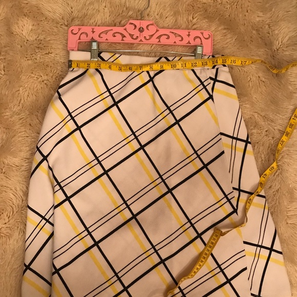 New White/Black/yellow strip skirt size L - Picture 2 of 4